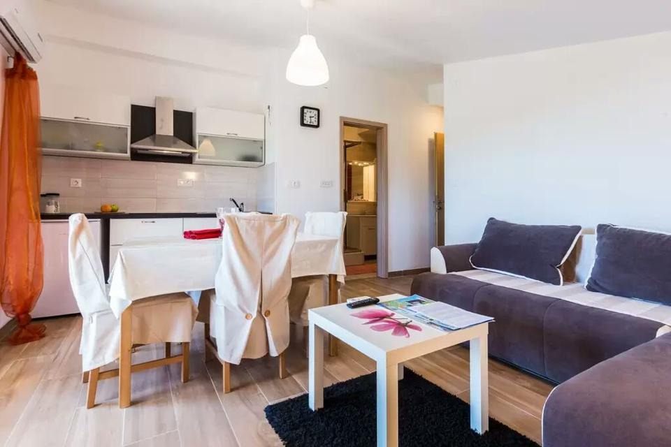 Apartments Marinka Biograd Na Moru Buitenkant foto